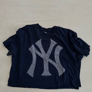 yankees graphic crop tee